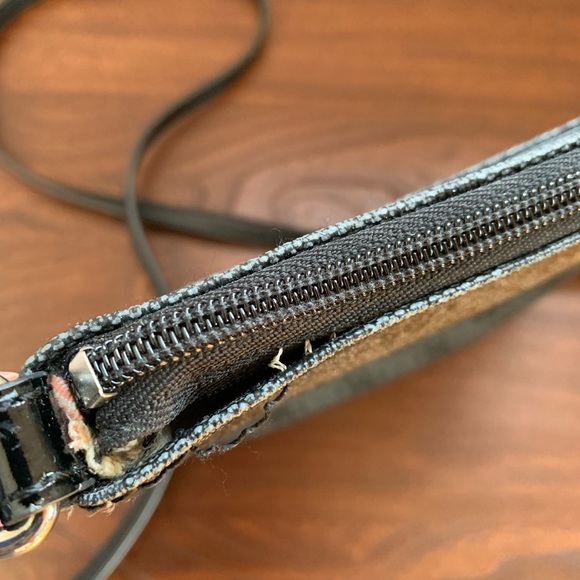 Guess Crossbody Purse - Picture 7 of 7